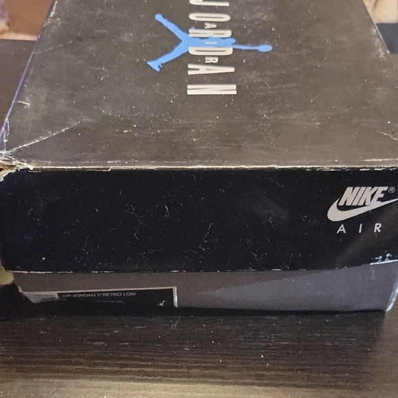 Jordan 11 Retro Low Legend Blue (2021) Mens 8 Womens 9.5 EUC W/OG BOX - Picture 10 of 10